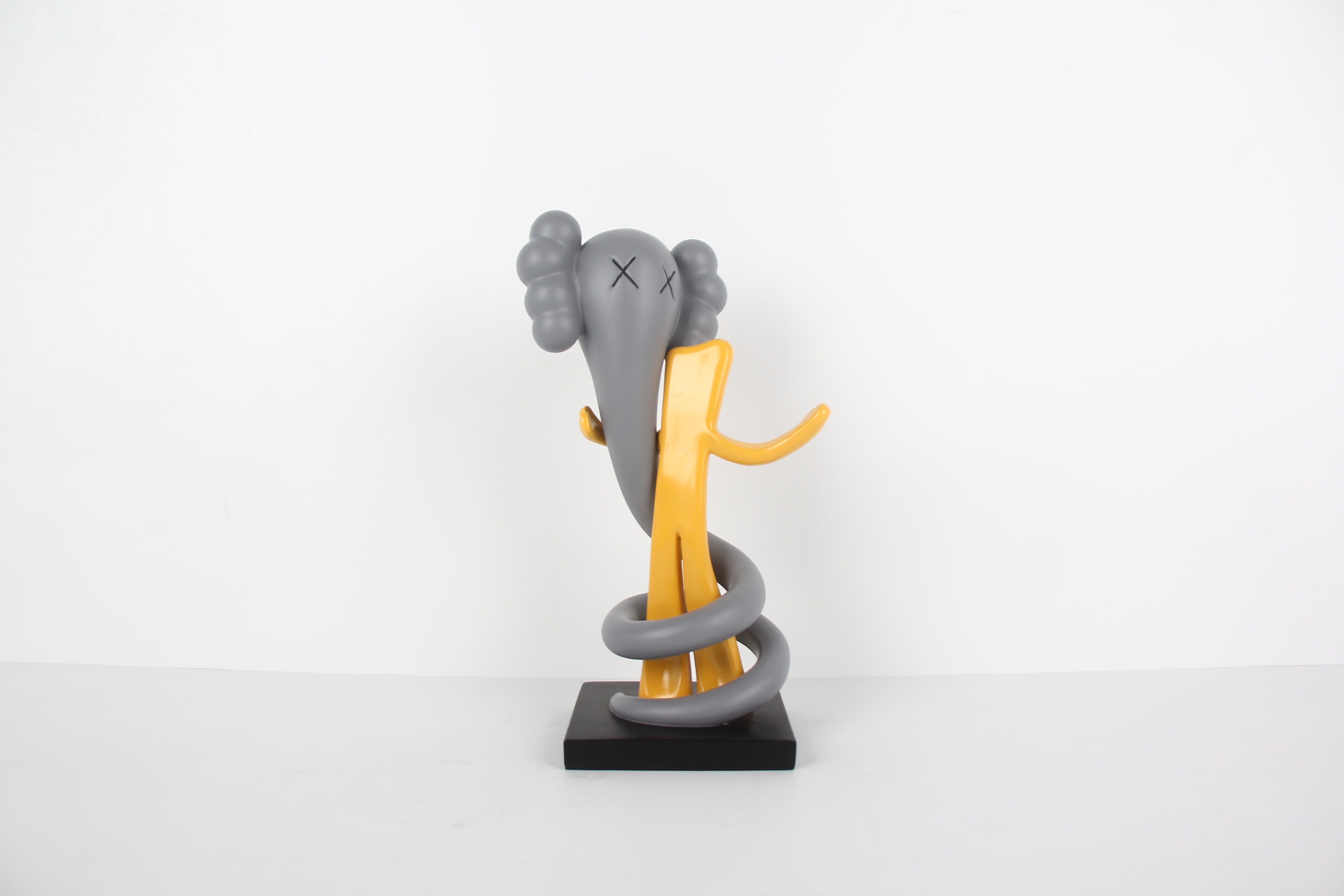 ARTISTIC KAWS SCULPTURE